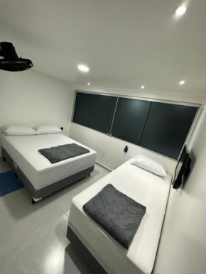 Quarto privativo com banheiro compartilhado em Pousada recém construída,a 500mts do pátio do forró